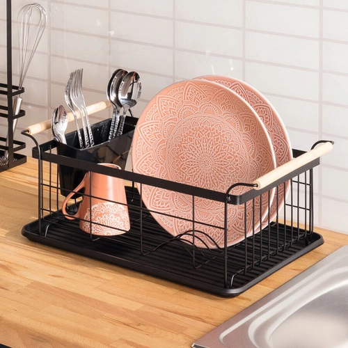 Odkapávač na nádobí černý s dřevěným držadlem na pracovní desku 43 cm s přihrádkou na příbory 5five