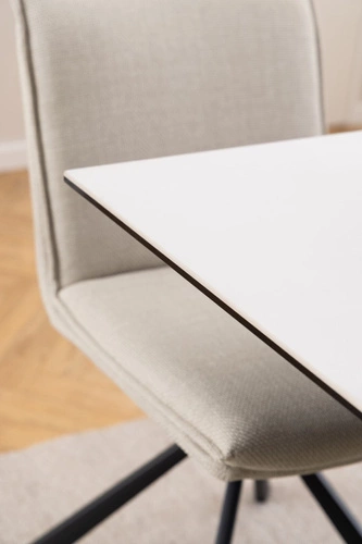 Moderní jídelní stůl Heaven 135x80 cm bílá keramická deska černé kovové nohy Actona