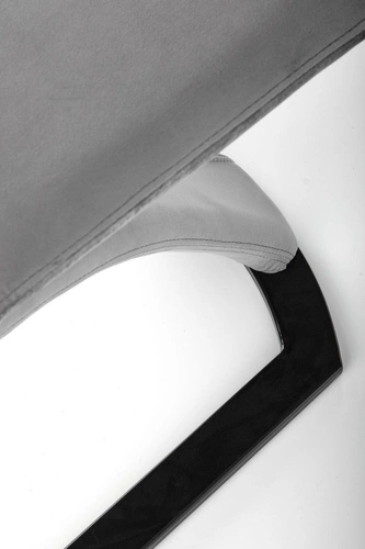 Čalouněná sametová židle Brigitte šedá do jídelny a obýváku moderní prošívaná Intesi