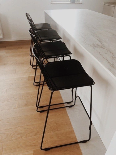 Barová židle Dill Low černá s opěrkou, kovová s ekokůží, industriální do kuchyně 66 cm Intesi