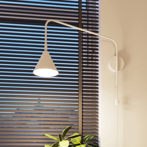 Moderní bílá nástěnná lampa NOX z kovu do ložnice a obývacího pokoje SOLLUX LIGHTING 61 cm