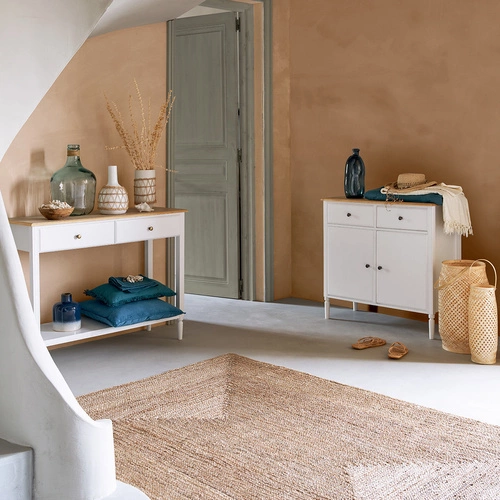 Bílá komoda se zásuvkami Solen 88 cm skandinávská na nožkách do ložnice Atmosphera