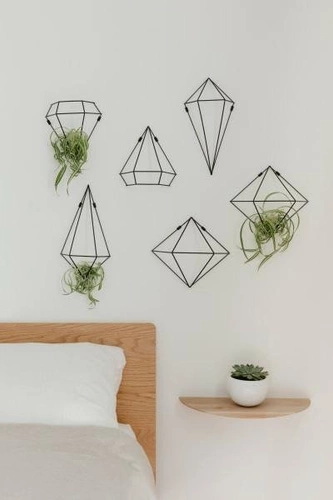 Kovová nástěnná dekorace Prisma Black Umbra geometrická černá ozdoba do obýváku