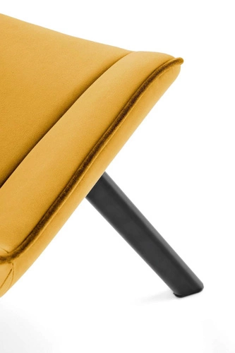 Otočná židle Veroniq čalouněná sametem hořčicová do jídelny a obývacího pokoje moderní