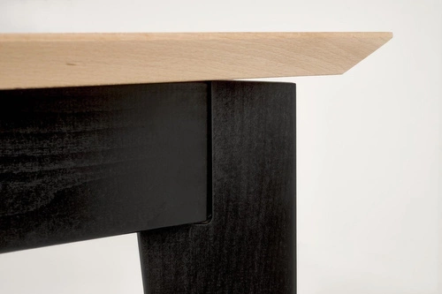 Rozkládací jídelní stůl Manavi 240 cm přírodní dub černé nohy moderní