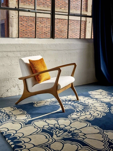 Vlněný koberec do obýváku Japanese Floral Midnight 120x180 cm tmavě modrý moderní glamour