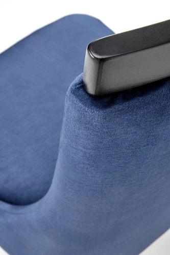 Jídelní židle Andre modrá čalouněná sametová moderní s dřevěnými nohami Intesi