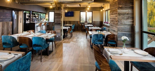 Dřevěná jídelní židle Fameg Avola čalouněná, skandinávský styl, na míru