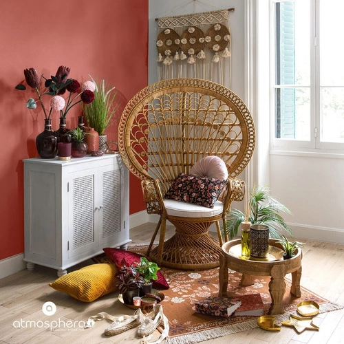 Ratanové křeslo Takta boho do obýváku s područkami a bílým polštářem Atmosphera