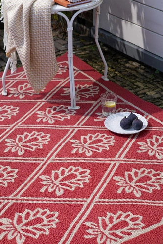 Venkovní koberec na terasu Porchester Laura Ashley 140x200 červený květinový snadno čistitelný