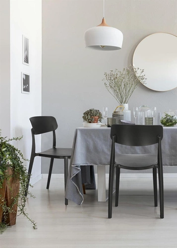 Zahradní židle Nopie Simplet černá z plastu moderní stohovatelná snadno čistitelná