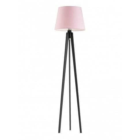 Stojací lampa do obýváku moderní Curacao světle růžový textilní stínidlo dřevěná konstrukce Lysne 158 cm