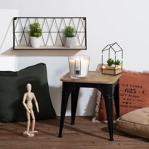 Nástěnná police Wire zlatá na knihy a dekorace do obýváku Atmosphera