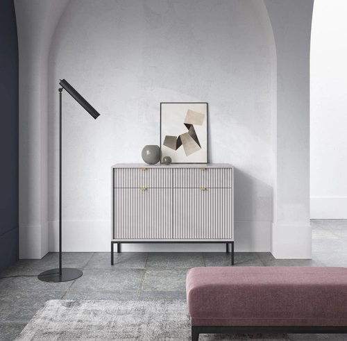 Moderní šedá komoda Delicious s drážkováním a zásuvkami 104 cm do obýváku