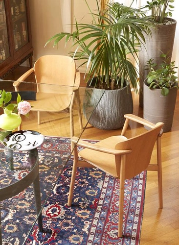 Dřevěná jídelní židle s područkami Finn SCAB Design, moderní, stohovatelná