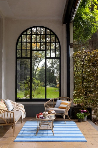 Venkovní moderní koberec Lille Laura Ashley 250x350 modrý geometrický na terasu