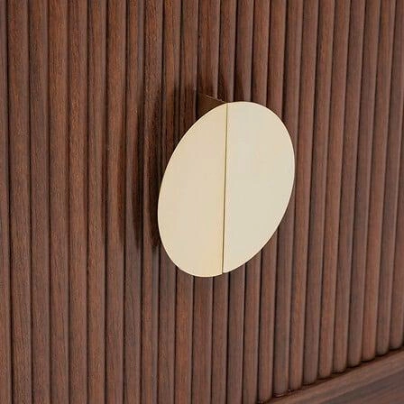 Dřevěný TV stolek Wany 140 cm japandi ořech, frézovaný, stojící do obýváku Atmosphera