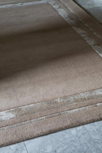 Vlněný béžový koberec do obýváku 140x200 moderní snadno čistitelný Laura Ashley