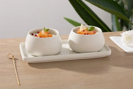 Sada na servírování předkrmů Nora z bílé keramiky na obdélníkovém podnose 5five simply smart