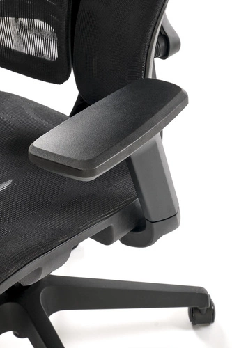 Ergonomická kancelářská židle Marac černá otočná s opěrkou hlavy a síťovaným opěradlem Intesi