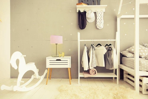 Noční lampička do ložnice moderní s ecru stínidlem Amalfi LYSNE stříbrná 40 cm