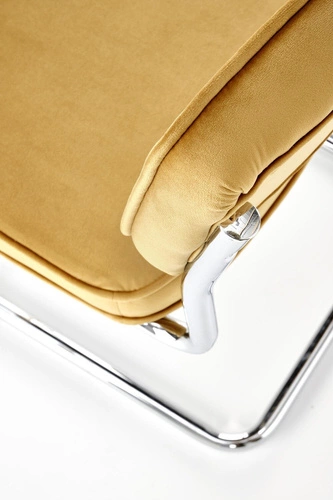 Čalouněná židle Nelson Intesi sametová hořčicová na lyžinách do jídelny moderní