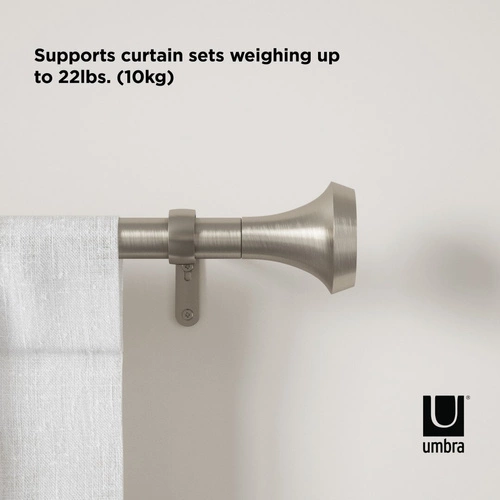 Jednoduchá garnýž Umbra Ella moderní stříbrná nastavitelná do obýváku 92–183 cm