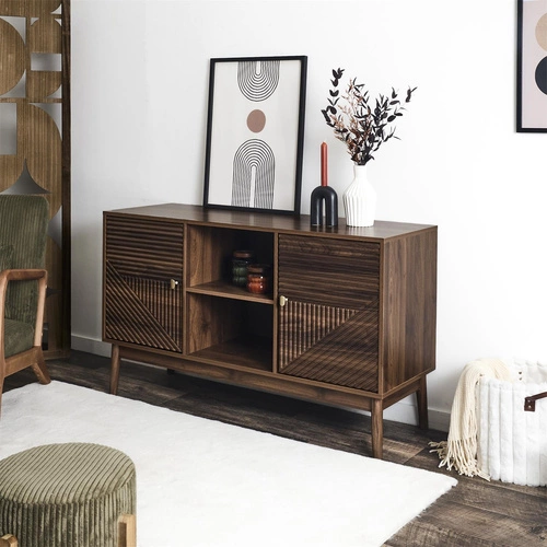 Komoda Tiffany s drážkovaným povrchem ořech 120 cm na vysokých nohách do obýváku Intesi