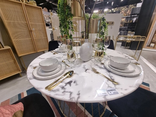 Kulatý jídelní stůl glamour Rayo 120 cm bílý mramor zlatý skleněný do jídelny a obýváku Atmosphera