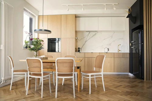 Jídelní židle Antonio bílá plastová stohovatelná, thonet styl, snadné čištění Intesi