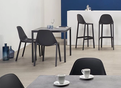 Zahradní židle PIU červená z plastu stohovatelná moderní snadné čištění SCAB Design