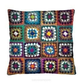 Sametový dekorativní polštář antialergický FRANIA do obýváku a ložnice multicolor 40x40