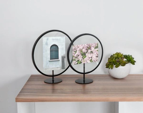 Černý kulatý fotorámeček Infinity Umbra 10x15 stojací dekorativní skandinávský