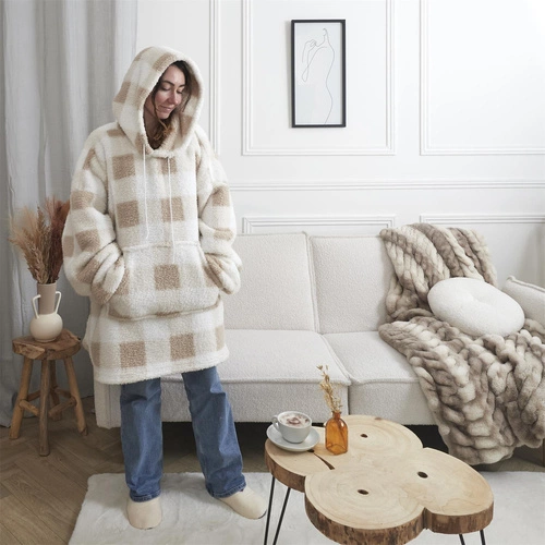 Bluzo deka Intesi snuddie teplá béžová kostkovaná s kapucí na pohovku 128 cm
