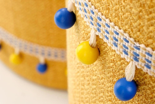 Sada 2 žlutých kulatých taburetů se úložným prostorem do obýváku a dětského pokoje Intesi