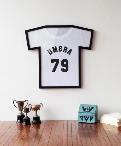 Černý závěsný fotorámeček na koláž T-frame Umbra 50x54 moderní nástěnná dekorace