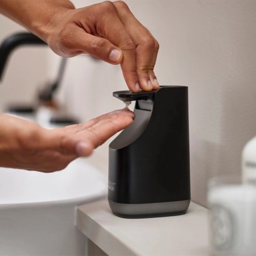Dávkovač mýdla Slim Joseph Joseph černý moderní do koupelny nebo kuchyně 350 ml