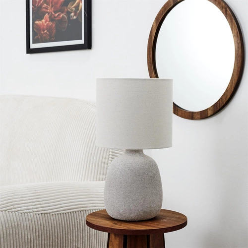 Keramická stolní lampa Amani šedá s bavlněným stínidlem do ložnice a obýváku moderní