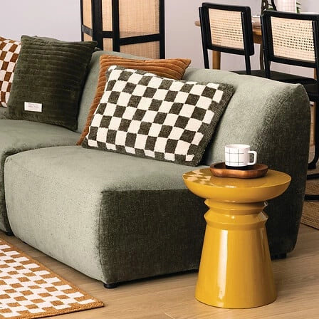 Stůl Jaya ze žlutého kovu