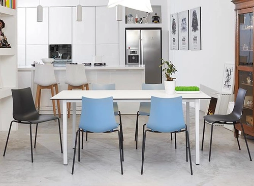 Jídelní židle Zebra modrá moderní plastová stohovatelná snadno čistitelná SCAB Design