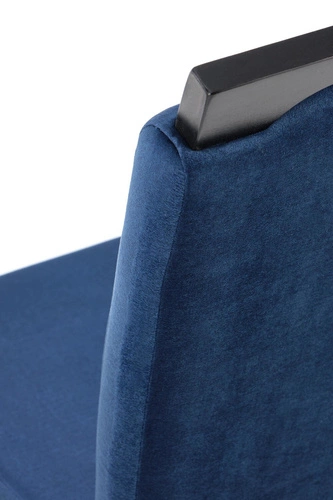 Čalouněná sametová židle Alabama modrá do jídelny a obýváku na černých nohách