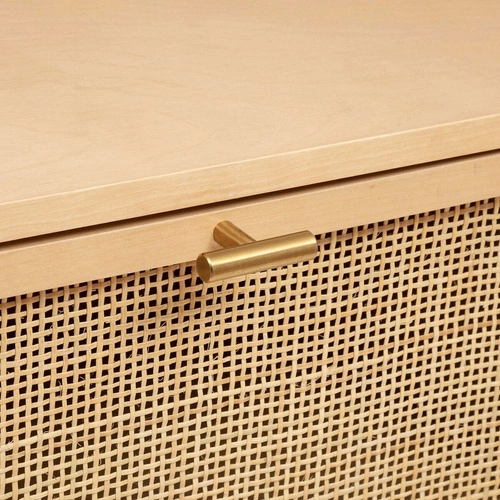 Úzká komoda se zásuvkami Rayo ratanová, moderní na zlatých nohách do obývacího pokoje Atmosphera