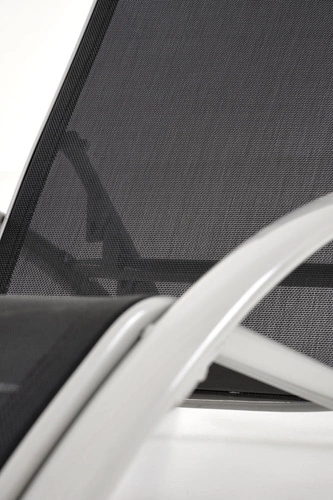 Sada 2 zahradních lehátek s opěrkou a stolkem Garith moderní černá Intesi na terasu