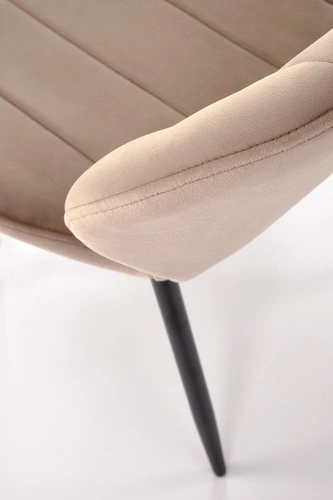Čalouněná židle Griviza Velvet béžová do jídelny moderní sametová na černých nohách