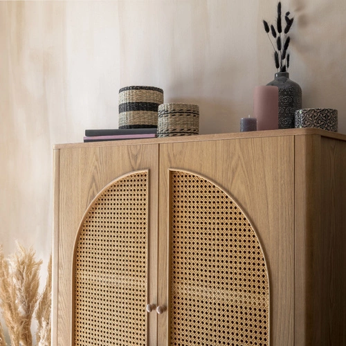 Boho ratanová šatní skříň Tiria dvoudveřová do ložnice a obýváku, hloubka 40 cm, přírodní