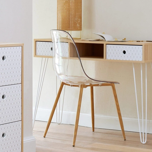 Průhledná židle Taho