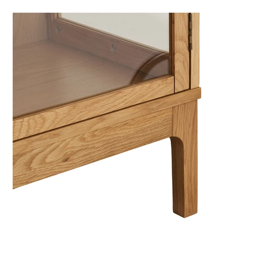 Dřevěná vitrína Zamora na alkohol a knihy do obýváku, skleněná, dub