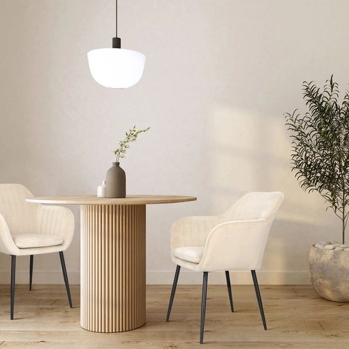 Čalouněná sametová jídelní židle Emilia Actona béžová s područkami moderní