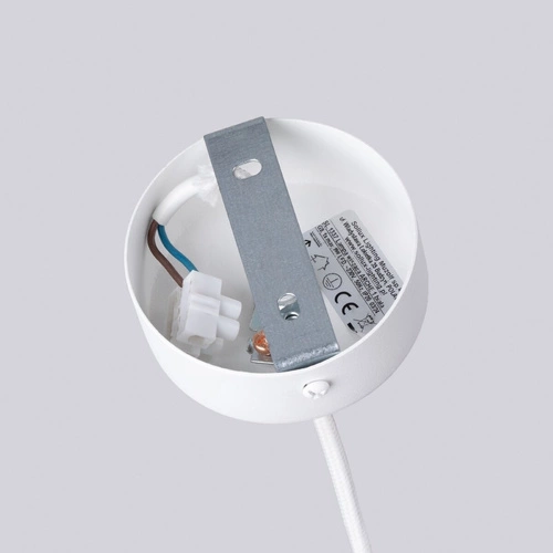 Moderní závěsné svítidlo ARCHE 1 bílé s nastavitelnou výškou nad jídelní stůl do obýváku a kuchyně