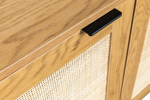 Komoda Capri 120 cm ratanová se skříňkami na černých nohách do obýváku moderní boho